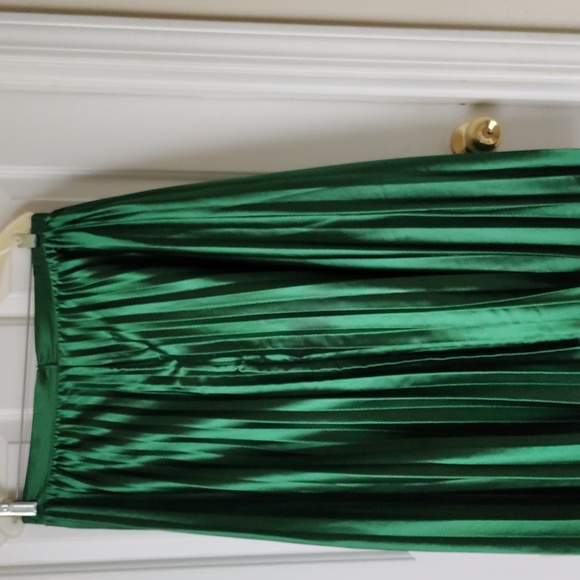 Skirt - Picture 2 of 3